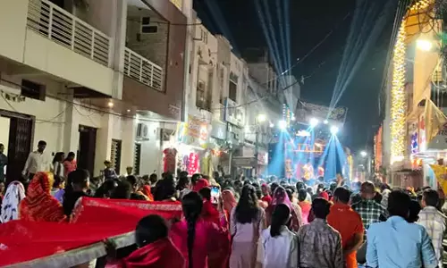 काली चौदस पर भव्य चुनरी यात्रा निकाली गई