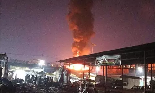 Dehradun: मशहूर मंडी में लगी भीषण आग,मची अफरा-तफरी