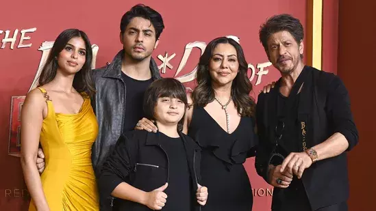 Shah Rukh Khan ने गौरी खान के साथ दिवाली सेलिब्रेशन की कुछ झलकियां साझा कीं Shah Rukh Khan ने गौरी खान के साथ दिवाली सेलिब्रेशन की कुछ झलकियां साझा कीं