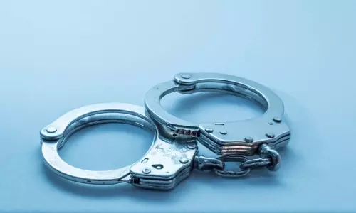 नकली डाक टिकट बनाकर बेचने वाले रैकेट का भंडाफोड़, 3 गिरफ्तार
