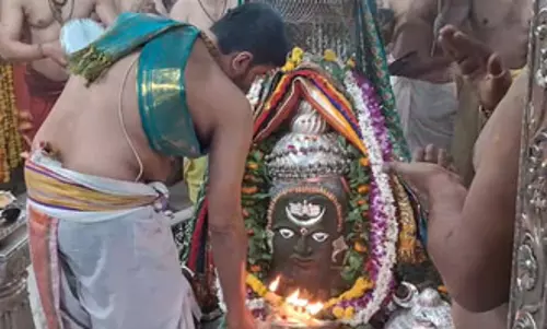 महाकाल मंदिर में मंगलवार को उमड़ा भक्तों का सैलाब महाकाल मंदिर में मंगलवार को उमड़ा भक्तों का सैलाब