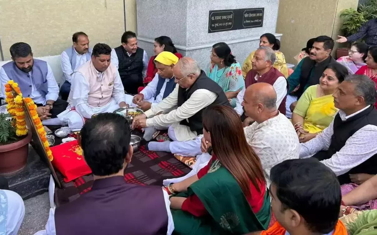 Jammu: धार्मिक उल्लास के साथ भाजपा ने दीपावली पर की खुशियों की शुरुआत Jammu: धार्मिक उल्लास के साथ भाजपा ने दीपावली पर की खुशियों की शुरुआत