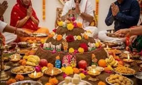 Govardhan Puja 2025: गोवर्धन पूजा पर कैसे करें श्रीकृष्ण को प्रसन्न,जानें 56 भोग और पूजन विधि Govardhan Puja 2025: गोवर्धन पूजा पर कैसे करें श्रीकृष्ण को प्रसन्न,जानें 56 भोग और पूजन विधि
