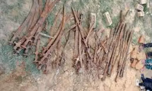 Shopian: हेफ में मिला IED, खतरा टला Shopian: हेफ में मिला IED, खतरा टला