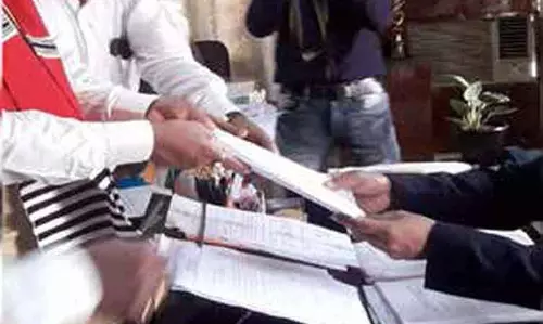 PDP, BJP उम्मीदवारों ने बडगाम से नामांकन दाखिल किया PDP, BJP उम्मीदवारों ने बडगाम से नामांकन दाखिल किया