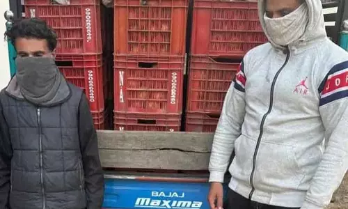 Shopian पुलिस ने 24 घंटे के अंदर चोरी का मामला सुलझाया, दो आरोपी गिरफ्तार Shopian पुलिस ने 24 घंटे के अंदर चोरी का मामला सुलझाया, दो आरोपी गिरफ्तार