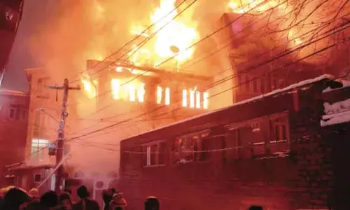 2025 Kashmir में आग की बढ़ती घटनाएं बनीं चिंता का कारण, इस साल दर्जनों बड़ी घटनाएं 2025 Kashmir में आग की बढ़ती घटनाएं बनीं चिंता का कारण, इस साल दर्जनों बड़ी घटनाएं