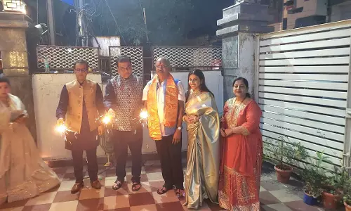 MP बृजमोहन अग्रवाल ने अपने समर्थक के साथ दिवाली मनाई MP बृजमोहन अग्रवाल ने अपने समर्थक के साथ दिवाली मनाई