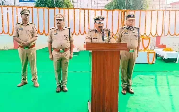 Mirzapur: देश के वीर शहीदों को भावपूर्ण श्रद्धांजलि Mirzapur: देश के वीर शहीदों को भावपूर्ण श्रद्धांजलि