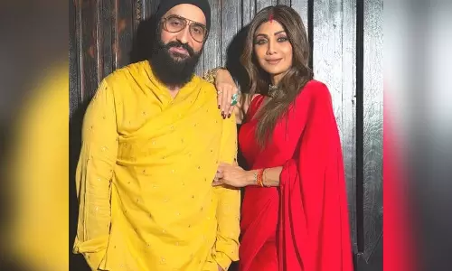 Shilpa Shetty ने राज कुंद्रा के साथ दिवाली स्पेशल तस्वीर शेयर की Shilpa Shetty ने राज कुंद्रा के साथ दिवाली स्पेशल तस्वीर शेयर की