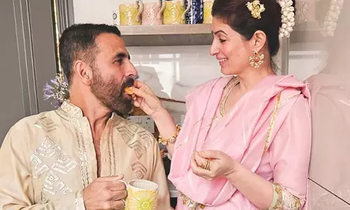 Twinkle Khanna ने लंदन में अक्षय कुमार के साथ दिवाली के पल साझा किए Twinkle Khanna ने लंदन में अक्षय कुमार के साथ दिवाली के पल साझा किए