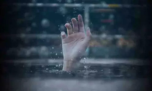 Zaheerabad में बड़ा हादसा टला, पुलिस ने महिला और दो बच्चों की जान बचाई