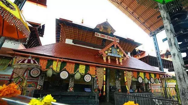 Kerala: ऑडिट रिपोर्ट में बड़ा खुलासा: गुरुवायुर मंदिर से सोना और केसर गायब