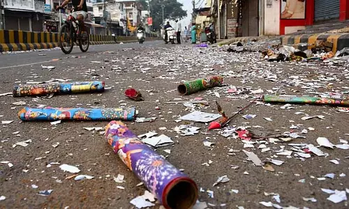 Chennai में 151.52 मीट्रिक टन पटाखों का कचरा निपटाया गया Chennai में 151.52 मीट्रिक टन पटाखों का कचरा निपटाया गया