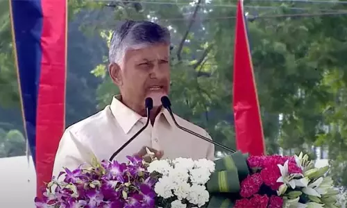 पुलिस के परिवार वालों को मेरा सलाम: CM Chandrababu पुलिस के परिवार वालों को मेरा सलाम: CM Chandrababu