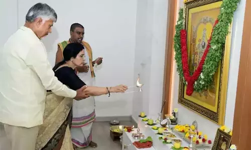 Andhra : दिवाली सेलिब्रेशन में CM चंद्रबाबू और उनकी पत्नी