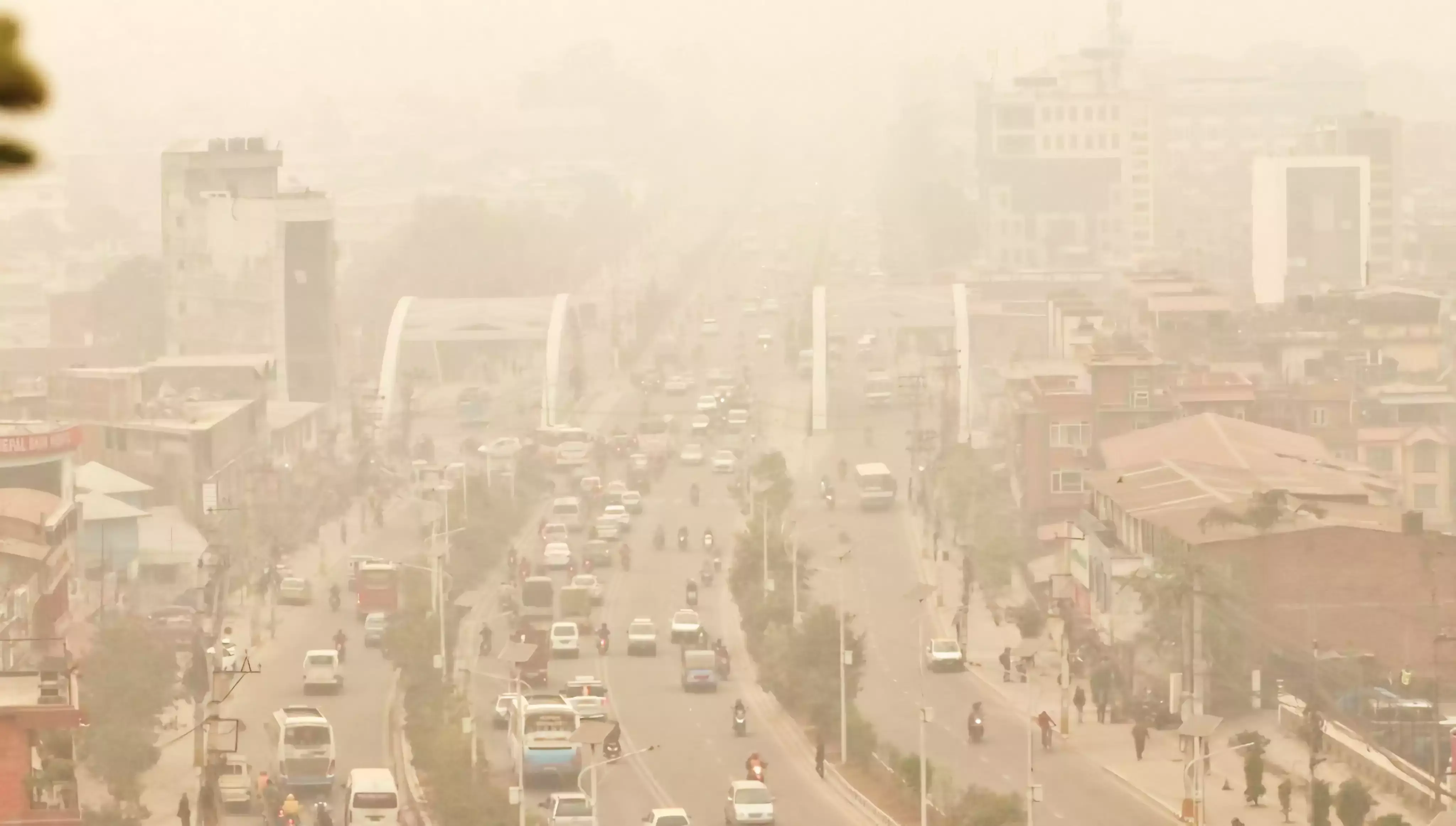 Kolkata: कोलकाता में काली पूजा के बाद AQI खराब, मास्क जरूरी Kolkata: कोलकाता में काली पूजा के बाद AQI खराब, मास्क जरूरी