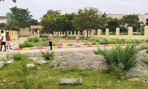 Hagaribommanahalli : एक करोड़ खर्च होने के बावजूद काम अधूरा
