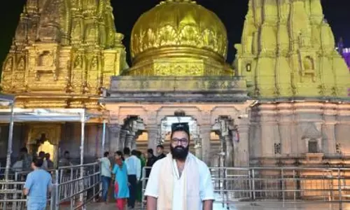 Rishabh Shetty: काशी विश्वनाथ के दर्शन किए और गंगा आरती में शामिल हुए