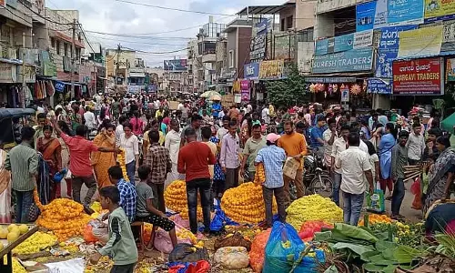 Hospet : कीमतों में थोड़ी कमी, लोगों को राहत मिली
