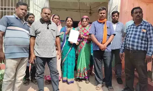 इंस्टाग्राम डांस क्लिप्स ने Odisha के हिंदी शिक्षक को मुश्किल में डाला इंस्टाग्राम डांस क्लिप्स ने Odisha के हिंदी शिक्षक को मुश्किल में डाला