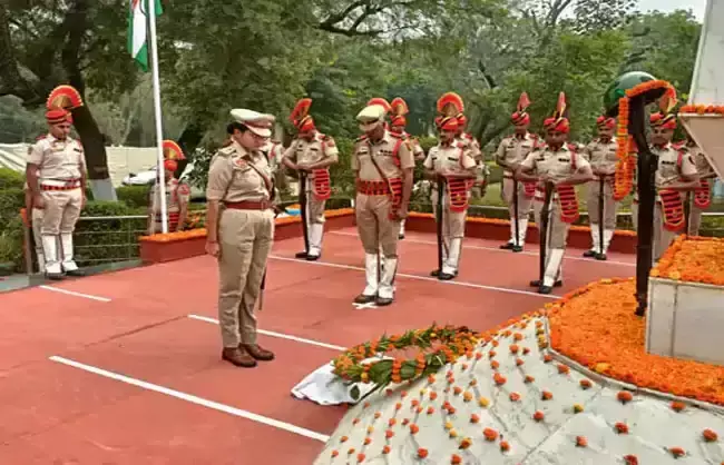 Narnail: शहीदों को सम्मानित कर नारनौल में मनाया पुलिस स्मृति दिवस Narnail: शहीदों को सम्मानित कर नारनौल में मनाया पुलिस स्मृति दिवस