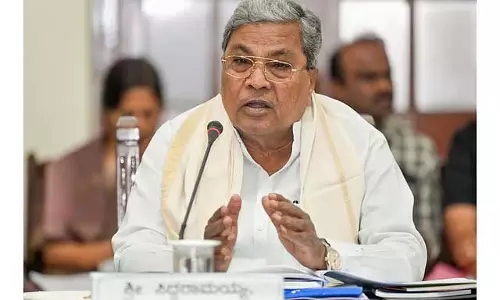 CM सिद्धारमैया ने अधिकारियों को एक हफ़्ते के अंदर बेंगलुरु में सभी गड्ढे बंद करने का निर्देश दिया
