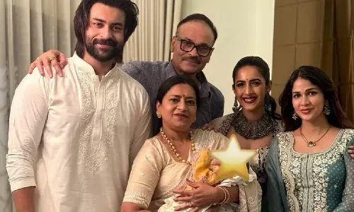 Actor Varun Tej ने अपने बेटे वायुव तेज की पहली दीपावली की तस्वीरें साझा कीं Actor Varun Tej ने अपने बेटे वायुव तेज की पहली दीपावली की तस्वीरें साझा कीं
