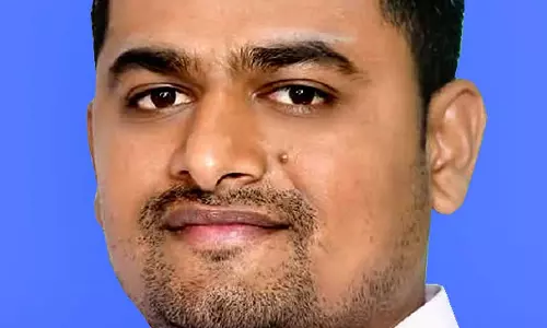 Basavakalyan : गड्ढों की वजह से ट्रैफिक में रुकावट Basavakalyan : गड्ढों की वजह से ट्रैफिक में रुकावट