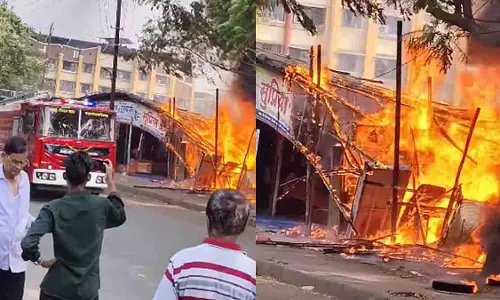 RJ सिग्नल के पास फर्नीचर की दुकान में भीषण आग लगी RJ सिग्नल के पास फर्नीचर की दुकान में भीषण आग लगी