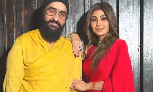 Shilpa Shetty ने राज कुंद्रा के साथ दिवाली स्पेशल फोटो शेयर की Shilpa Shetty ने राज कुंद्रा के साथ दिवाली स्पेशल फोटो शेयर की