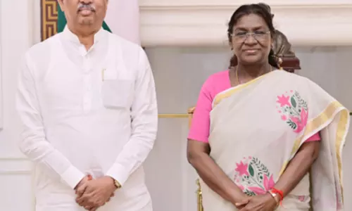 राष्ट्रपति द्रौपदी मुर्मू चार दिवसीय दौरे पर Kerala पहुंचीं राष्ट्रपति द्रौपदी मुर्मू चार दिवसीय दौरे पर Kerala पहुंचीं