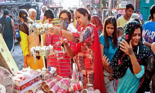 देश के इतिहास में पहली बार दिवाली पर 6.05 लाख करोड़ रुपये की बिक्री हुई..!