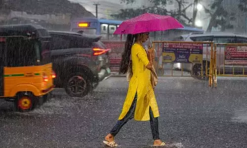Tamil Nadu मौसम अलर्ट: भारी बारिश के बीच 8 जिलों में रेड अलर्ट जारी Tamil Nadu मौसम अलर्ट: भारी बारिश के बीच 8 जिलों में रेड अलर्ट जारी