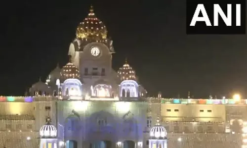 अमृतसर के गोल्डन टेम्पल की जगमगाती रोशनी, श्रद्धालुओं ने जलाए दीये