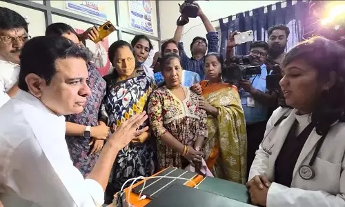 KTR का कहना है कि बस्ती दवाखाना में दवाएं उपलब्ध नहीं KTR का कहना है कि बस्ती दवाखाना में दवाएं उपलब्ध नहीं