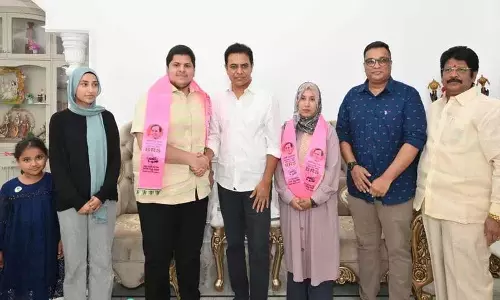 भाजपा अल्पसंख्यक मोर्चा के सोशल मीडिया संयोजक BRS में शामिल भाजपा अल्पसंख्यक मोर्चा के सोशल मीडिया संयोजक BRS में शामिल