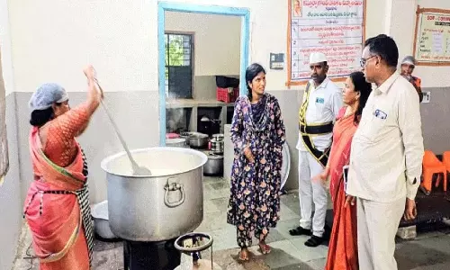 छात्राओं को गुणवत्तापूर्ण भोजन उपलब्ध कराया जाना चाहिए: RDO अशोक रेड्डी छात्राओं को गुणवत्तापूर्ण भोजन उपलब्ध कराया जाना चाहिए: RDO अशोक रेड्डी