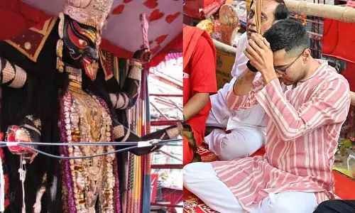 Abhishek बनर्जी ने देवी काली की पूजा-अर्चना की Abhishek बनर्जी ने देवी काली की पूजा-अर्चना की