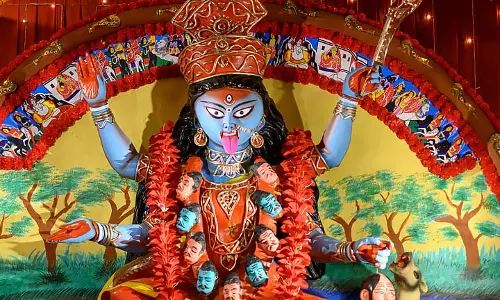 थीम पूजा के दौरान झारग्राम में शक्ति पूजा की धूम थीम पूजा के दौरान झारग्राम में शक्ति पूजा की धूम