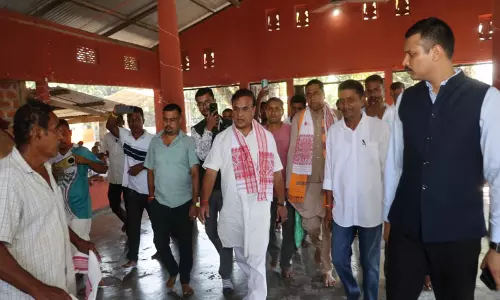 असम के CM ने बक्सा दौरे में घायलों को सहायता और मंदिरों के लिए अनुदान की घोषणा की