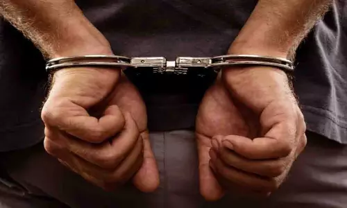 सरकारी नौकरी का झांसा देकर महिला से लाखों की ठगी, आरोपी गिरफ्तार सरकारी नौकरी का झांसा देकर महिला से लाखों की ठगी, आरोपी गिरफ्तार