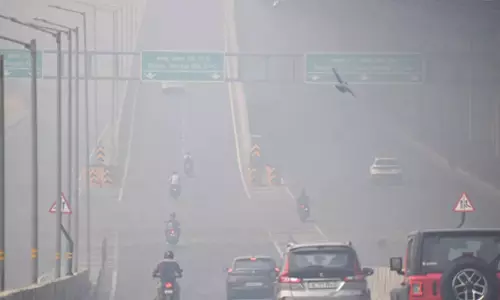 दिवाली के बाद PM 2.5 बढ़ा, सांस, आंख और जोड़ के दर्द से पीड़ित मरीजों की संख्या में इजाफा दिवाली के बाद PM 2.5 बढ़ा, सांस, आंख और जोड़ के दर्द से पीड़ित मरीजों की संख्या में इजाफा