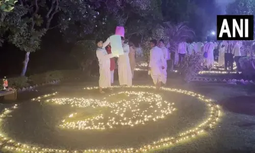 लखनऊ: राधा कृष्ण मंदिर में सवा लाख दीपों से जगमगा उठा परिसर, भक्तों ने किया भव्य दीपोत्सव लखनऊ: राधा कृष्ण मंदिर में सवा लाख दीपों से जगमगा उठा परिसर, भक्तों ने किया भव्य दीपोत्सव