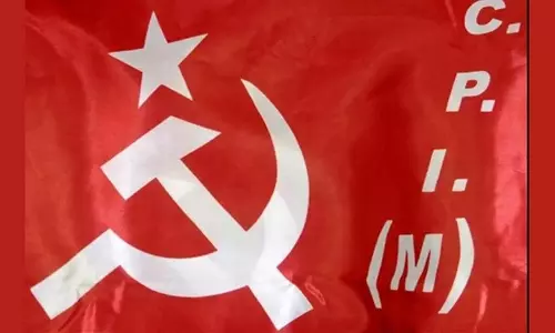 CPI-M नेता K.P. Jyothi को कोर्ट में मोबाइल से तस्वीर लेने पर जुरमाना और अनुशासनात्मक कार्रवाई का सामना