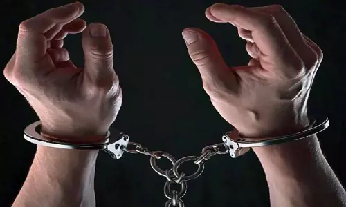 CG: बिजली ऑफिस के पीछे अवैध जुआ फड़ पकड़ाया, 5 जुआरी गिरफ्तार CG: बिजली ऑफिस के पीछे अवैध जुआ फड़ पकड़ाया, 5 जुआरी गिरफ्तार