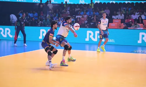 PVL 2025: कोच्चि ब्लू स्पाइकर्स ने अहमदाबाद डिफेंडर्स पर 3-1 से जीत के साथ अभियान का अंत किया PVL 2025: कोच्चि ब्लू स्पाइकर्स ने अहमदाबाद डिफेंडर्स पर 3-1 से जीत के साथ अभियान का अंत किया