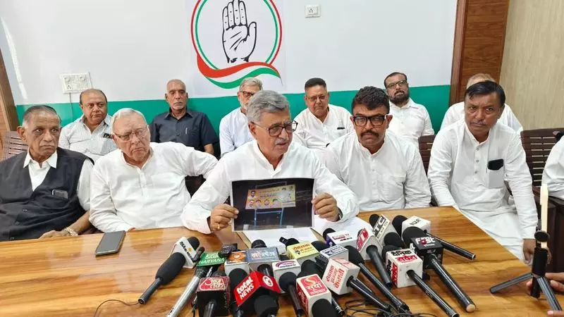 रोहतक विधायक ने सरकारी स्थलों पर निजी होर्डिंग्स लगाने पर एफआईआर की चेतावनी दी रोहतक विधायक ने सरकारी स्थलों पर निजी होर्डिंग्स लगाने पर एफआईआर की चेतावनी दी