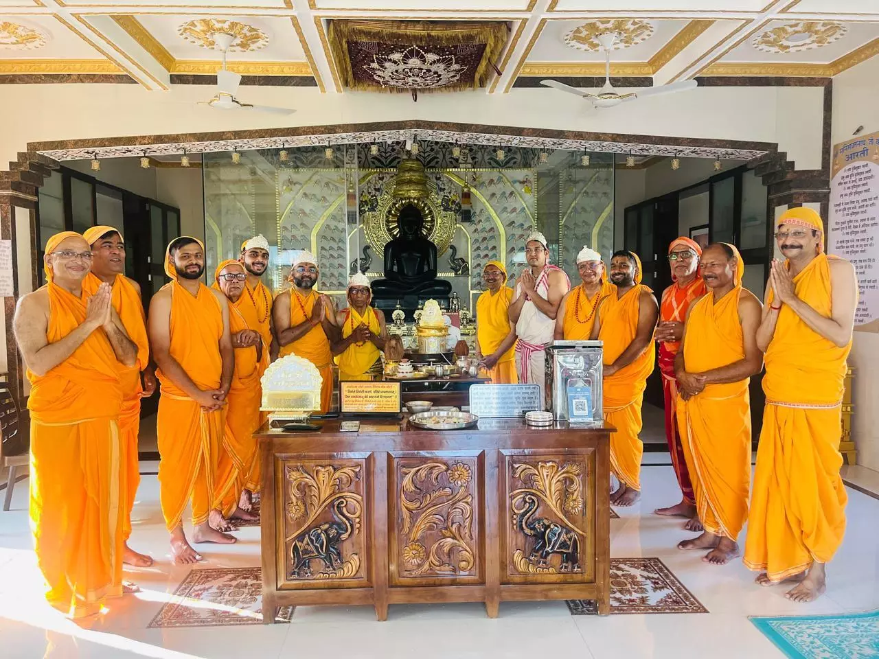 1008 श्री महावीर भगवान का निर्वाण महोत्सव मनाया गया 1008 श्री महावीर भगवान का निर्वाण महोत्सव मनाया गया
