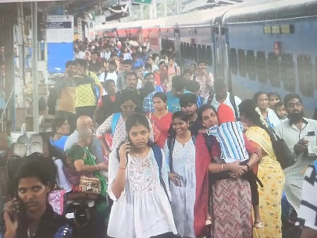 दिवाली की छुट्टियां खत्म: चेन्नई से लौटने वालों की वजह से उपनगरों में भारी ट्रैफिक जाम दिवाली की छुट्टियां खत्म: चेन्नई से लौटने वालों की वजह से उपनगरों में भारी ट्रैफिक जाम
